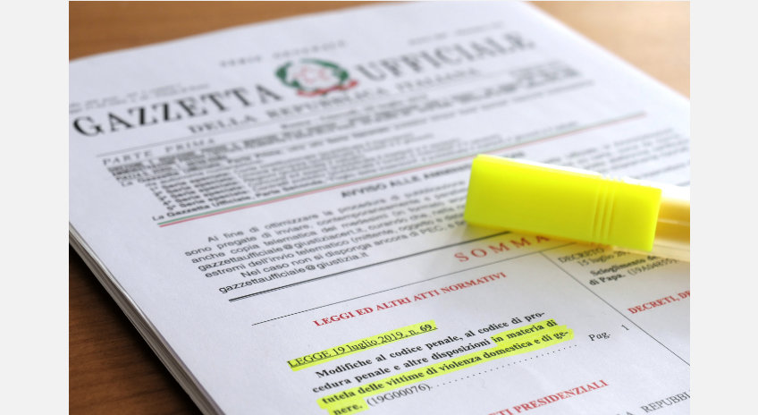 Der „Codice Rosso“: Neue Maßnahmen gegen geschlechtsbezogene und häusliche Gewalt in Italien Der „Codice Rosso“: Neue Maßnahmen gegen geschlechtsbezogene und häusliche Gewalt in Italien