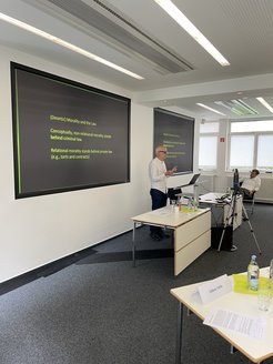 Stephen Darwall im Vortrag über “the ineliminability of non-relational morality in criminal law”