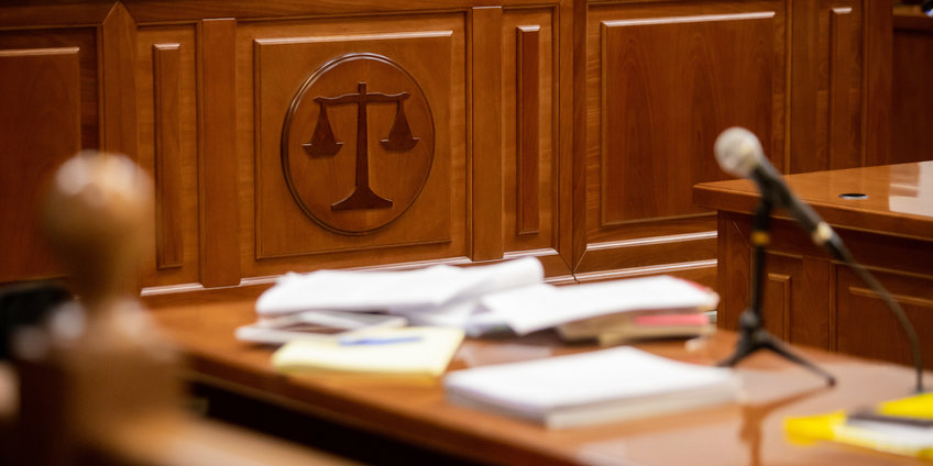 Case Talks Balance sign in court, website case talks